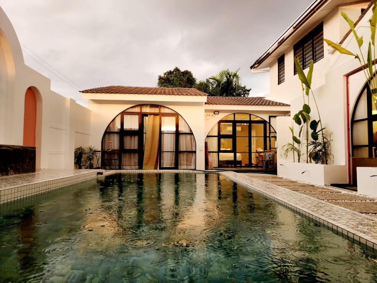 Santorini Mini - Inspired Homestay Ipoh
