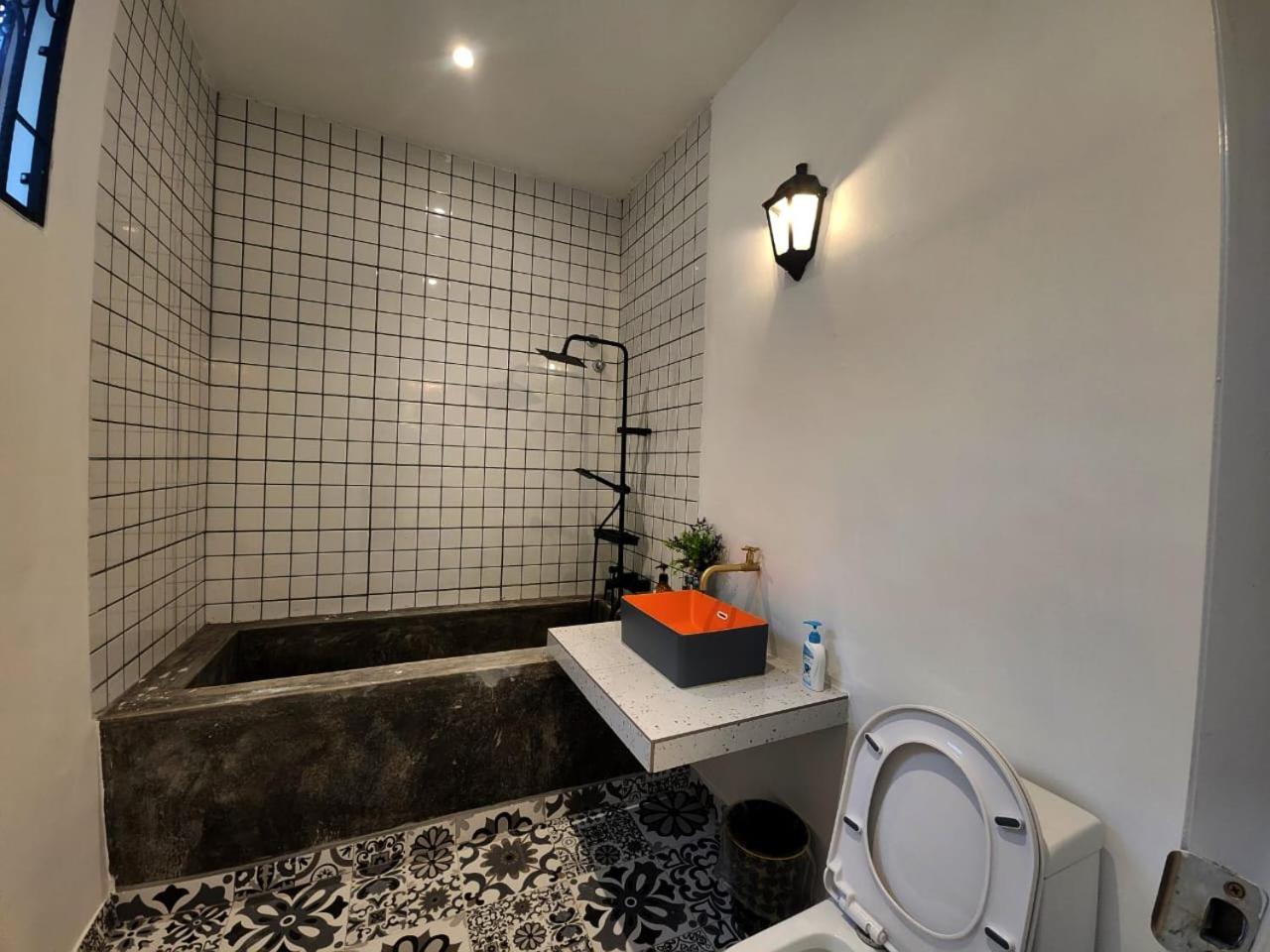 Santorini Mini - Inspired Homestay